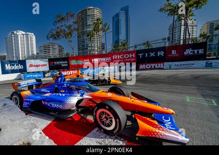 Long Beach, Kalifornien, USA. 15. April 2023. SCOTT DIXON (9) aus Auckland, Neuseeland, reist durch Runde 11 während einer Übung für den Acura Grand Prix von Long Beach auf den Straßen von Long Beach in Long Beach, CA. (Kreditbild: © Walter G. Arce Sr./ZUMA Press Wire) NUR REDAKTIONELLE VERWENDUNG! Nicht für den kommerziellen GEBRAUCH! Kredit: ZUMA Press, Inc./Alamy Live News Stockfoto