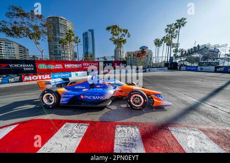 Long Beach, Kalifornien, USA. 15. April 2023. SCOTT DIXON (9) aus Auckland, Neuseeland, reist durch Runde 11 während einer Übung für den Acura Grand Prix von Long Beach auf den Straßen von Long Beach in Long Beach, CA. (Kreditbild: © Walter G. Arce Sr./ZUMA Press Wire) NUR REDAKTIONELLE VERWENDUNG! Nicht für den kommerziellen GEBRAUCH! Kredit: ZUMA Press, Inc./Alamy Live News Stockfoto