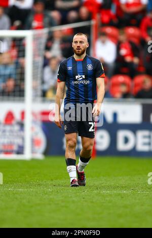 AESSEAL New York Stadium, Rotherham, England - 15. April 2023 Allan Campbell (22) of Luton Town - während des Spiels Rotherham United gegen Luton Town, Sky Bet Championship, 2022/23, AESSEAL New York Stadium, Rotherham, England - 15. April 2023 Guthaben: Arthur Haigh/WhiteRosePhotos/Alamy Live News Stockfoto