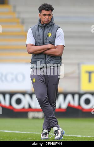 Burton Upon Trent, Großbritannien. 15. April 2023. Jordan Amissah #24 von Burton Albion kommt vor dem Sky Bet League 1 Spiel Burton Albion vs Sheffield Mittwoch im Pirelli Stadium, Burton Upon Trent, Großbritannien, 15. April 2023 (Foto von Gareth Evans/News Images) in Burton Upon Trent, Großbritannien, am 4./15. April 2023. (Foto: Gareth Evans/News Images/Sipa USA) Guthaben: SIPA USA/Alamy Live News Stockfoto