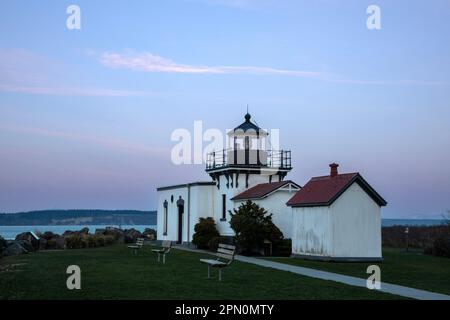 WA23335-00...WASHINGTON - Point No Point Lighthouse führt Boote rund um Point No Point Shoal am Puget Sound und Admiralty Inlet. Stockfoto