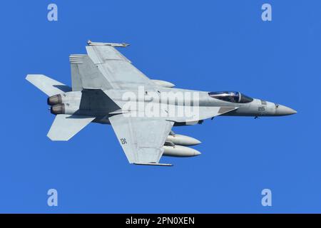 Präfektur Kanagawa, Japan - 04. Mai 2017: US Navy Boeing F-18E Super Hornet Multirole Fighter Aircraft von VFA-27 Royal Maces. Stockfoto