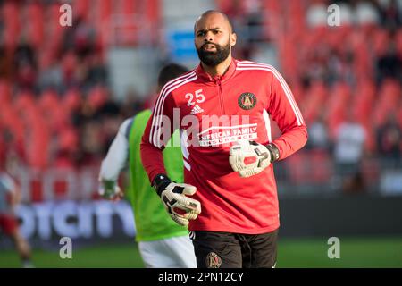 Toronto, Ontario, Kanada. 15. April 2023. Clément Diop #25 in Aktion während des MLS-Spiels zwischen dem FC Toronto und Atlanta United auf dem BMO Field in Toronto. Das Spiel endete 2-2 (Kreditbild: © Angel Marchini/ZUMA Press Wire) – NUR REDAKTIONELLE VERWENDUNG! Nicht für den kommerziellen GEBRAUCH! Kredit: ZUMA Press, Inc./Alamy Live News Stockfoto