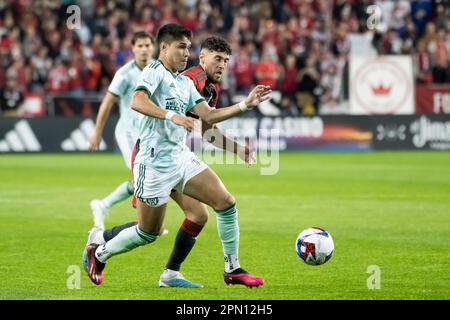 Toronto, Ontario, Kanada. 15. April 2023. Clément Diop #25 in Aktion während des MLS-Spiels zwischen dem FC Toronto und Atlanta United auf dem BMO Field in Toronto. Das Spiel endete 2-2 (Kreditbild: © Angel Marchini/ZUMA Press Wire) – NUR REDAKTIONELLE VERWENDUNG! Nicht für den kommerziellen GEBRAUCH! Kredit: ZUMA Press, Inc./Alamy Live News Stockfoto