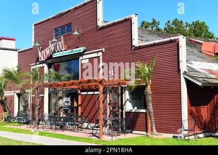 IRVINE, KALIFORNIEN - 9. April 2023: Knowlwood Restaurant in der Altstadt von Irvine in der ehemaligen Schmiede der Irvine Ranch. Stockfoto