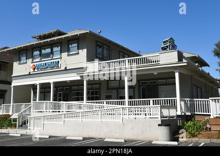 IRVINE, KALIFORNIEN - 9 APR 2023:das ehemalige General Store Gebäude in der Altstadt von Irvine, jetzt Irvine Valley Veterinary Hospital Stockfoto