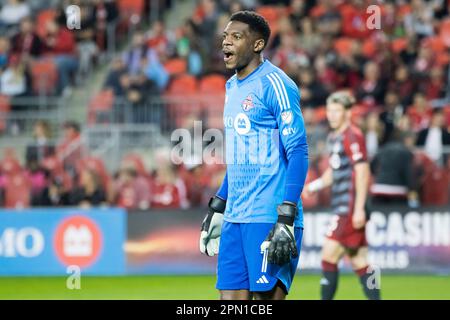 Toronto, Kanada. 15. April 2023. Sean Johnson #1 reagiert während des MLS-Spiels zwischen dem FC Toronto und Atlanta United auf dem BMO Field. Das Spiel endete 2:2. (Foto: Angel Marchini/SOPA Images/Sipa USA) Guthaben: SIPA USA/Alamy Live News Stockfoto