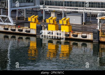Trelleborg AutoMoor T40 Zweiarm-automatisiertes Anlegesystem im Hafen von Tallinn in Tallinn, Estland Stockfoto