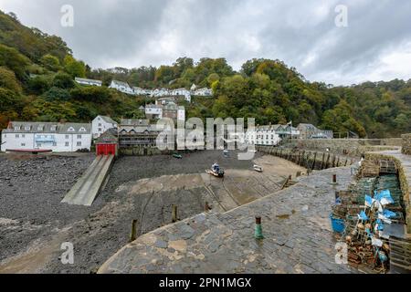 Das Dorf Clovelly am 29. Oktober 2022 in Devon, England. Clovelly ist ein privates Dorf ohne Autozugang. Kredit: SMP News Stockfoto