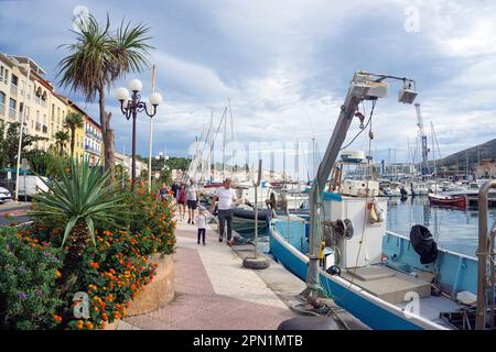 Fischerboot im Hafen von Port Vendres, Pyrénées-Orientales, Languedoc-Roussillon, Südfrankreich, Frankreich, Europa Stockfoto