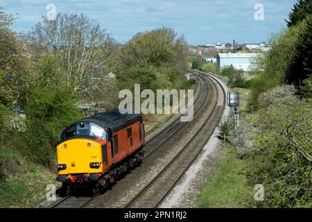 HN Rail Klasse 37 Nr. 37607 nähert sich Leamington Spa, Warwickshire, UK Stockfoto