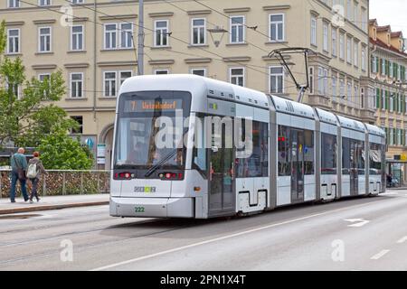 Graz, Österreich - Mai 28 2019: Straßenbahn der Linie 7 in der Innenstadt. Stockfoto