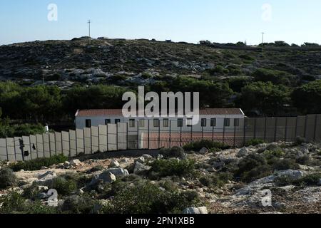 Lampedusa, Sizilien, Italien, 15. November am 2022, Migranten in das Einwanderungszentrum Hotspot der Insel Lampedusa am 2022. Stockfoto