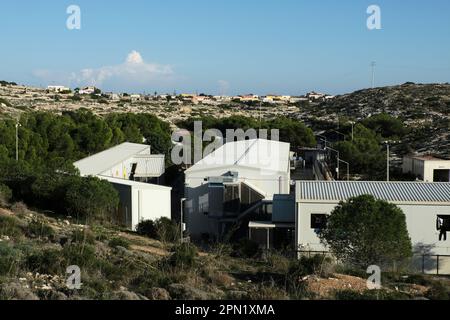 Lampedusa, Sizilien, Italien, 15. November am 2022, Migranten in das Einwanderungszentrum Hotspot der Insel Lampedusa am 2022. Stockfoto