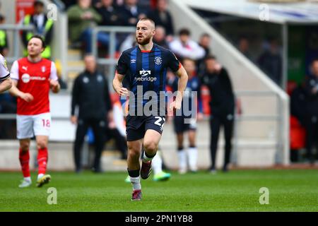 AESSEAL New York Stadium, Rotherham, England - 15. April 2023 Allan Campbell (22) of Luton Town - während des Spiels Rotherham United gegen Luton Town, Sky Bet Championship, 2022/23, AESSEAL New York Stadium, Rotherham, England - 15. April 2023 Guthaben: Arthur Haigh/WhiteRosePhotos/Alamy Live News Stockfoto