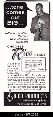 Ein Werbespot aus einem Musikmagazin aus dem frühen 1960er. Jahrhundert für Rico Clarinet Reeds mit Jazzstar Jimmy Hamilton, der als Solist in Duke Ellingtons Orchester bekannt ist. Stockfoto
