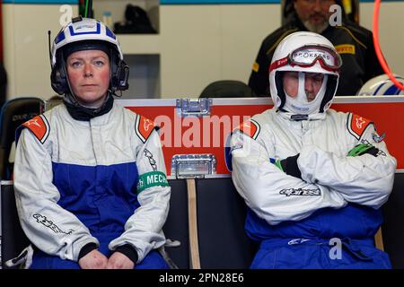 Le Mans, Frankreich. 16. April 2023. Mekaniciens Mechanics während der 2023 24 Heures Moto, 1. Runde der FIM Endurance World Championship, auf dem Circuit Bugatti vom 13. Bis 16. April in Le Mans, Frankreich - Foto Alexandre Guillaumot/DPPI Credit: DPPI Media/Alamy Live News Stockfoto