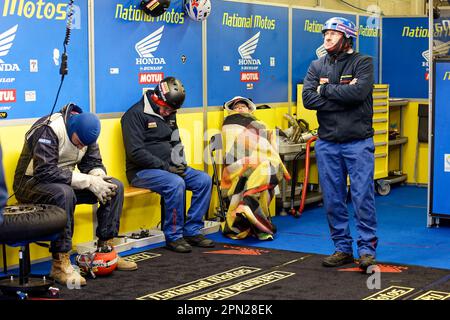 Le Mans, Frankreich. 16. April 2023. Mekaniciens Mechanics während der 2023 24 Heures Moto, 1. Runde der FIM Endurance World Championship, auf dem Circuit Bugatti vom 13. Bis 16. April in Le Mans, Frankreich - Foto Alexandre Guillaumot/DPPI Credit: DPPI Media/Alamy Live News Stockfoto