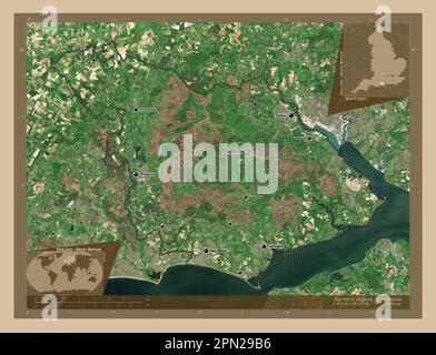 New Forest, nicht städtischer Bezirk von England - Großbritannien. Satellitenkarte mit niedriger Auflösung. Standorte und Namen der wichtigsten Städte der Region. Korr Stockfoto