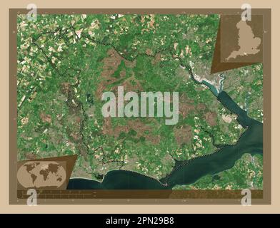 New Forest, nicht städtischer Bezirk von England - Großbritannien. Satellitenkarte mit niedriger Auflösung. Eckkarten für zusätzliche Standorte Stockfoto