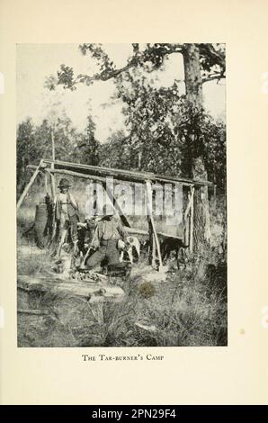 Der Teerbrenner Camp Pine Teer hat eine lange Geschichte als Holzschutzmittel, als Holzdichtmittel für den maritimen Einsatz, im Dachbau und in der Pflege, in Seifen und in der Behandlung von Karbunkeln und Hautkrankheiten wie Psoriasis, Ekzem und Rosazea. Es wird im Baseball verwendet, um den Griff eines Schlägers zu verbessern; Es wird auch manchmal von Pitchern verwendet, um ihren Halt am Ball zu verbessern, und verstößt damit gegen die Regeln aus dem Buch " Highways and Byways of the South " von Clifton Johnson, 1865-1940 Publication Date 1904 Publisher New York, The Macmillan Company; London, Macmillan and co., Limited Stockfoto