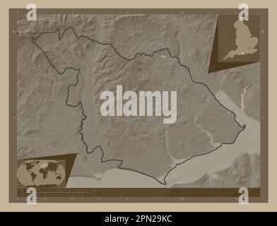 New Forest, nicht städtischer Bezirk von England - Großbritannien. Höhenplan in Sepia-Tönen mit Seen und Flüssen. Zusätzliche Lage in der Ecke Stockfoto