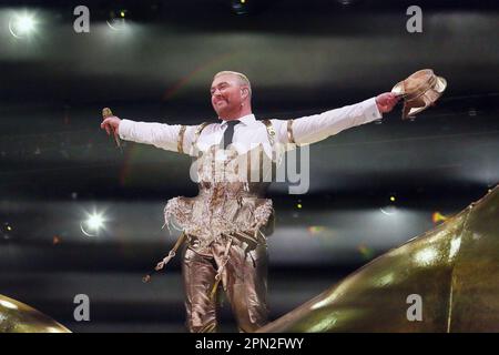 Sam Smith tritt am 2023. April auf der Dublin on His Gloria Tour 3Arena auf. Das Unterstützungsteam war Cat Burns Stockfoto