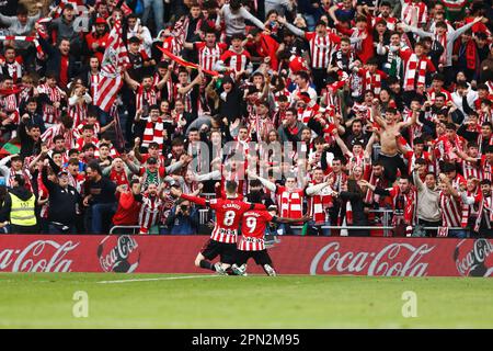 Bilbao, Spanien. 15. April 2023. (L-R) Oihan Sancet, Inaki Williams (Bilbao) Fußball/Fußball : Inaki Williams feiert mit Oihan Sancet nach seinem Tor während des spanischen Spiels "La Liga Santander" zwischen Athletic Club de Bilbao 2-0 Real Sociedad im Estadio San Mames in Bilbao, Spanien . Kredit: Mutsu Kawamori/AFLO/Alamy Live News Stockfoto