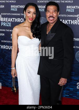 LOS ANGELES, KALIFORNIEN, USA - 15. APRIL: Lisa Parigi und ihr Freund Lionel Richie nehmen am 15. April 2023 an der jährlichen Preisverleihung 9. im Academy Museum of Motion Pictures in Los Angeles, Kalifornien, USA Teil. (Foto von Xavier Collin/Image Press Agency) Stockfoto