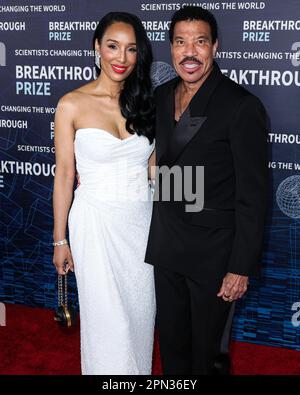 LOS ANGELES, KALIFORNIEN, USA - 15. APRIL: Lisa Parigi und ihr Freund Lionel Richie nehmen am 15. April 2023 an der jährlichen Preisverleihung 9. im Academy Museum of Motion Pictures in Los Angeles, Kalifornien, USA Teil. (Foto von Xavier Collin/Image Press Agency) Stockfoto