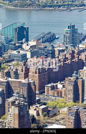 London Terrace, ein Apartmentkomplex mit 14 Gebäuden im Chelsea-Bereich von New York City. Die London Terrace Towers sind Co-Op; Midblock London Terrace Gardens können gemietet werden. Stockfoto