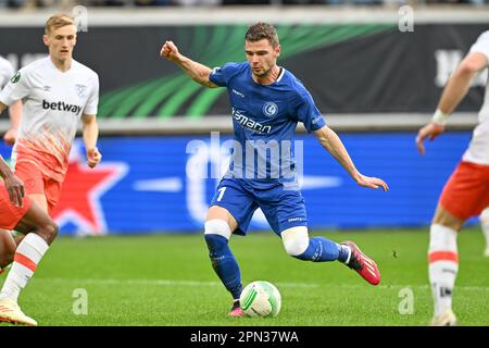 Hugo Cuypers of Gent , das bei einem Fußballspiel zwischen AA Gent und West Ham United während des ersten Halbfinales der UEFA Conference League für die Saison 2022-2023 am Sonntag , dem 13 . April 2023 in Gent , Belgien , abgebildet wurde . FOTO SPORTPIX | Dirk Vuylsteke Stockfoto