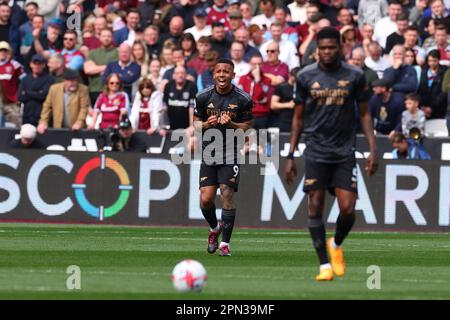 London Stadium, London, Großbritannien. 16. April 2023. Premier League Football, West Ham United gegen Arsenal; Gabriel Jesus von Arsenal feiert, nachdem er in der 7.-minütigen Ausgabe 0-1 Punkte erzielt hat: Action Plus Sports/Alamy Live News Stockfoto