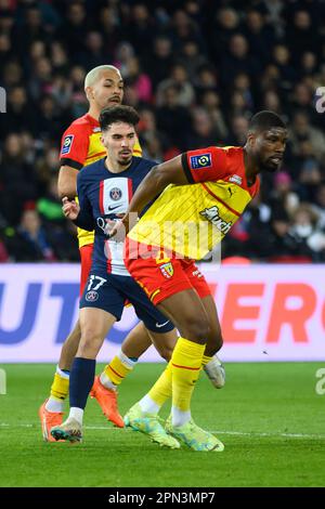 Julien Mattia / Le Pictorium - PSG-LENS im Parc des Princes, 15. April 2023 - 16. April 4/2023 - Frankreich / Ile-de-France (Region) / Paris - Vitinha während des Uber eats Ligue 1 Match zwischen PSG und RC OBJEKTIV im Par des Princes, 15. April 2023 Stockfoto