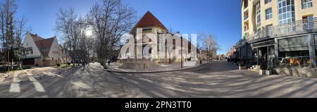 Afrika: Blick auf Ifrane, Stadt im Mittleren Atlas, die Schweiz Marokkos, gegründet von der französischen Regierung im Jahr 1928, alpines Klima Stockfoto