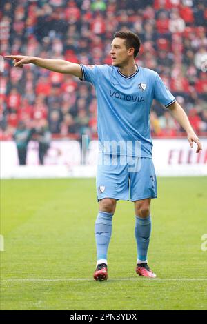 Berlin, Deutschland. 16. April 2023. Danilo Soares vom VfL Bochum Shouts Instruktionen am 16. April 2023 in an der alten Forsterei, Berlin, Deutschland. Während des Spiels zwischen 1 Uhr. FC Union Berlin gegen VfL Bochum, Runde 28 der Bundesliga. ( Kredit: Iñaki Esnaola/Alamy Live News Stockfoto