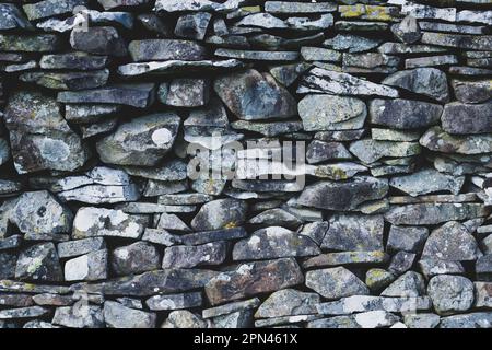 Textur von Ziegelwänden und Betonblöcken. Muster von gleichmäßig hintereinander gestapelten Steinplatten. Stockfoto