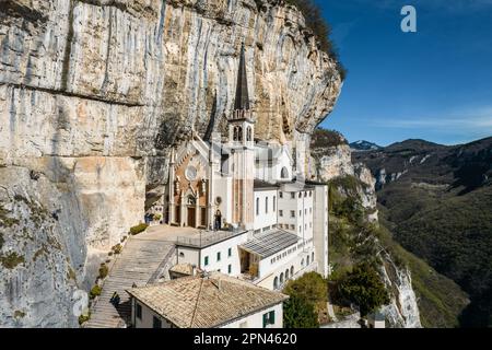 Heiligtum der Madonna von Corona, Spiazzi, Italien. Stockfoto