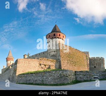 Schloss Kamianets-Podilskyi (Oblast Khmelnytskyi, Ukraine) ist eine ehemalige polnische Burg, die eines der sieben Weltwunder der Ukraine ist. Gebaut Anfang 14. ce Stockfoto