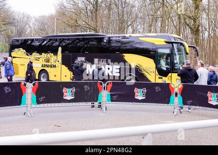 16-04-2023: Sport: NEC gegen Vitesse NIJMEGEN, NIEDERLANDE - APRIL 16: Spieler Bus of Vitesse kommt während des Spiels Eredivisie NEC Nijm im Stadion an Stockfoto