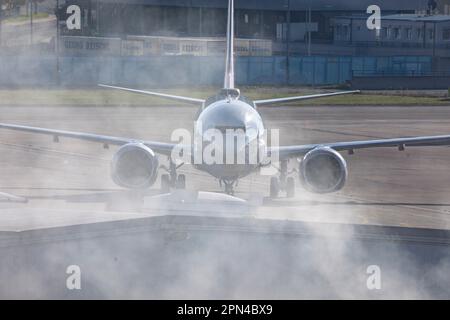 Flugzeuge der Turkish Airlines bei der Notfallübung der Werkfeuerwehr, der Feuerwehr Köln und den Hilfsorganisationen am Flughafen Köln/Bonn. Im Rahmen der Stockfoto