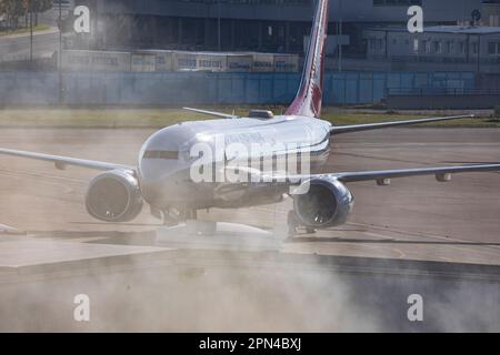 Flugzeuge der Turkish Airlines bei der Notfallübung der Werkfeuerwehr, der Feuerwehr Köln und den Hilfsorganisationen am Flughafen Köln/Bonn. Im Rahmen der Stockfoto