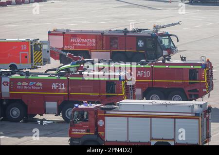 Einsatzfahrzeug der Bundeswehr-Feuerwehr Köln bei der Notfallübung der Werkfeuerwehr, der Feuerwehr Köln und den Hilfsorganisationen am Flughafen Köln Stockfoto