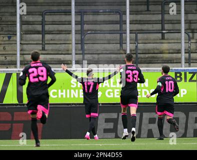 LEEUWARDEN - Sebastian Szymanski von Feyenoord feiert die 0-2 für den leeren Auswärtsteil während des niederländischen Premier-League-Spiels zwischen SC Cambuur und Feyenoord am 16. April 2023 im Cambuur-Stadion in Leeuwarden, Niederlande. ANP OLAF KRAAK Stockfoto