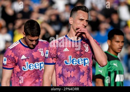 Reggio Emilia, Italien. 16. April 2023. Dusan Vlahovic und Arkadiusz Milik vom FC Juventus während des Fußballspiels der Serie A zwischen US Sassuolo und dem FC Juventus im Citta del Tricolore Stadion in Reggio Emilia (Italien), April 16. 2023. Kredit: Insidefoto di andrea staccioli/Alamy Live News Stockfoto