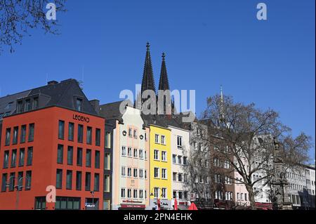 Köln, Deutschland. 09. April 2023. Kölner Alter Markt am Stadtrand der Kölner Altstadt. Kredit: Horst Galuschka/dpa/Alamy Live News Stockfoto