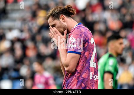 Reggio Emilia, Italien. 16. April 2023. Adrien Rabiot vom FC Juventus sieht beim Fußballspiel der Serie A zwischen US Sassuolo und dem FC Juventus im Stadion Citta del Tricolore in Reggio Emilia (Italien) im April 16. 2023 dejected aus. Kredit: Insidefoto di andrea staccioli/Alamy Live News Stockfoto