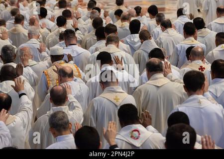 06. April 2023 - Vatikan: Papst Franziskus feiert in St. Petersdom die Messe des Chrismus anlässlich des Heiligen Donnerstags der Osterwoche. © Andrea Sabbadini Stockfoto