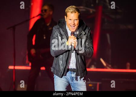 Berlin, Deutschland. 16. April 2023. Dieter Bohlen tritt beim Eröffnungskonzert seiner Comeback-Tour in der Max-Schmeling-Halle auf. Kredit: Christoph Soeder/dpa/Alamy Live News Stockfoto