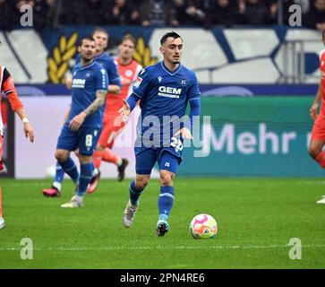 Karlsruhe, Deutschland. 16. April 2023. Fußball: 2. Bundesliga, Karlsruher SC - Arminia Bielefeld, Matchday 28, BBBank Wildpark. Karlsruhe ist Paul Nebel. Kredit: Uli Deck/dpa - WICHTIGER HINWEIS: Gemäß den Anforderungen der DFL Deutsche Fußball Liga und des DFB Deutscher Fußball-Bund ist es verboten, im Stadion aufgenommene Fotos und/oder das Spiel in Form von Sequenzbildern und/oder videoähnlichen Fotoserien zu verwenden oder verwenden zu lassen./dpa/Alamy Live News Stockfoto